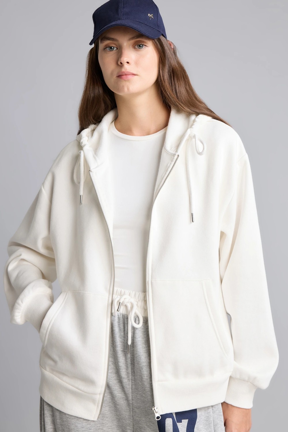 DeFacto Relax Fit Kapüşonlu Basic Düz Kalın Sweatshirt Kumaşı Hırka C1809AX26WN görsel 6