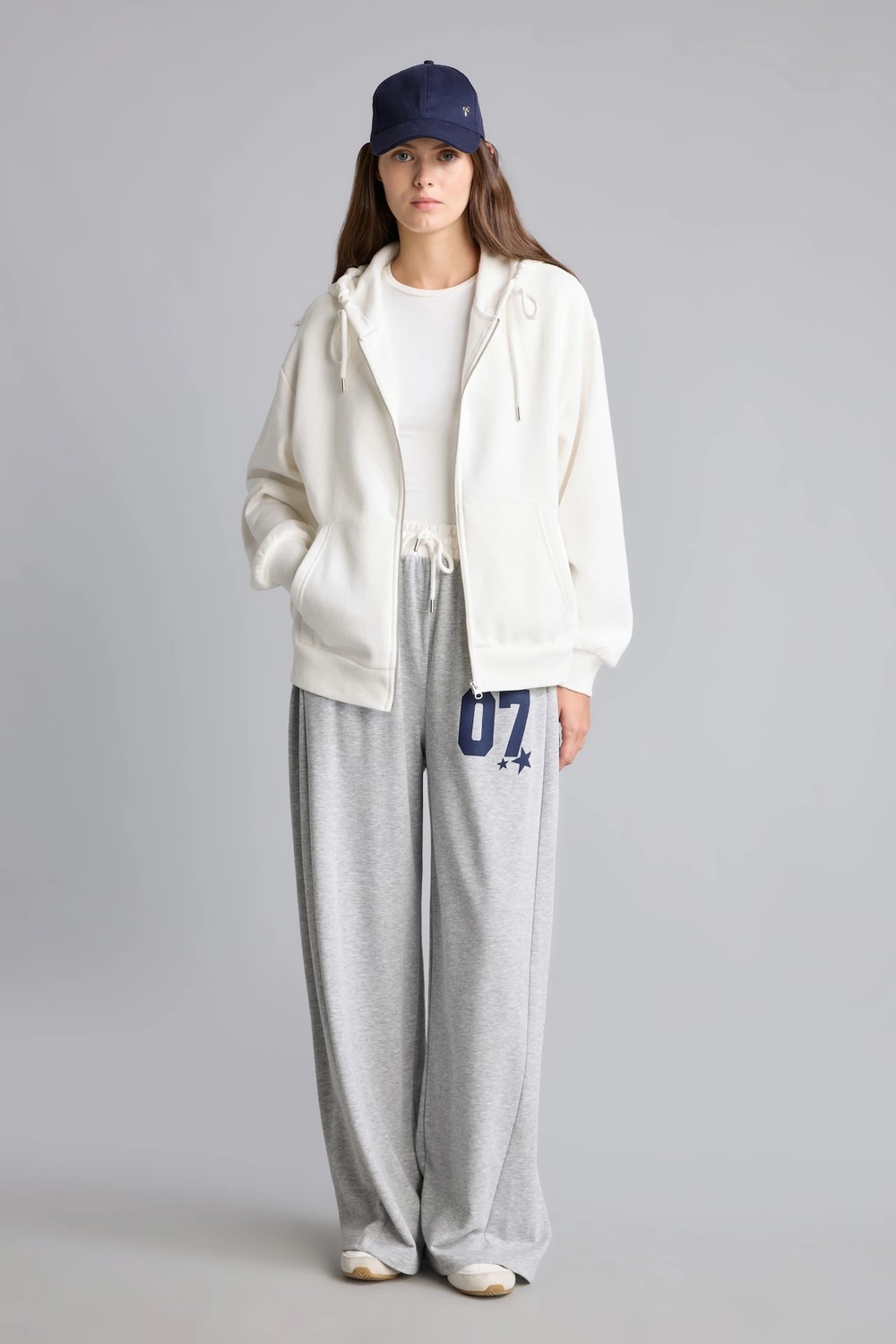 DeFacto Relax Fit Kapüşonlu Basic Düz Kalın Sweatshirt Kumaşı Hırka C1809AX26WN görsel 7