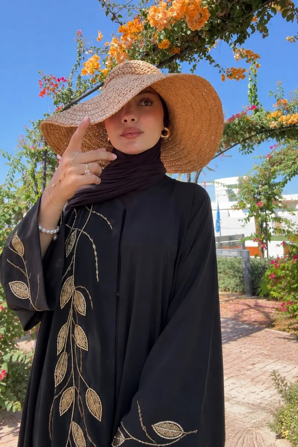 Nazzain Yaprak Desenli Özel Ithal Siyah Abaya