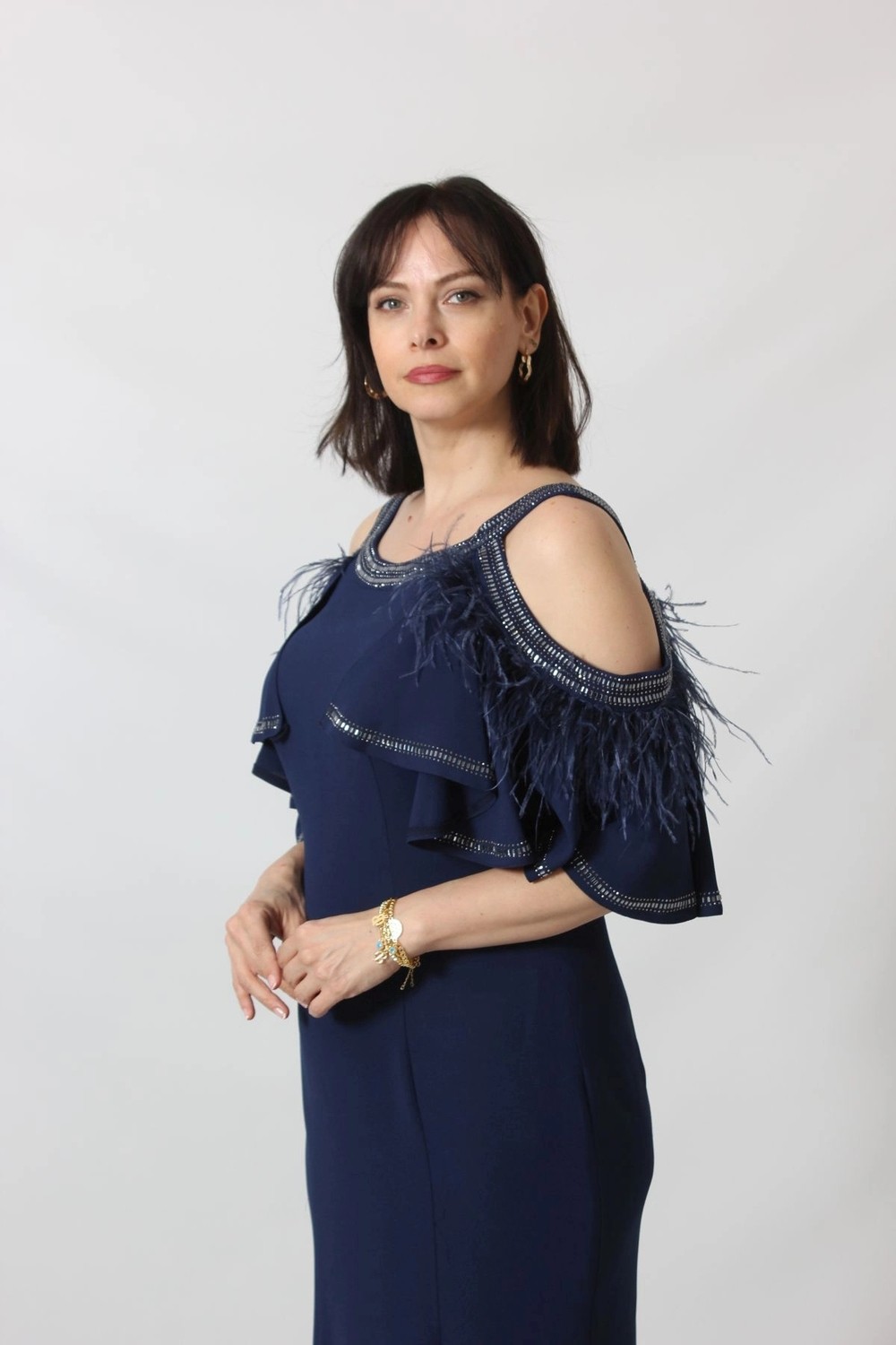 Moda Berray 1926 Omuz Dekolteli Tüy ve Taş Detaylı Lacivert Uzun Abiye Elbise görsel 3