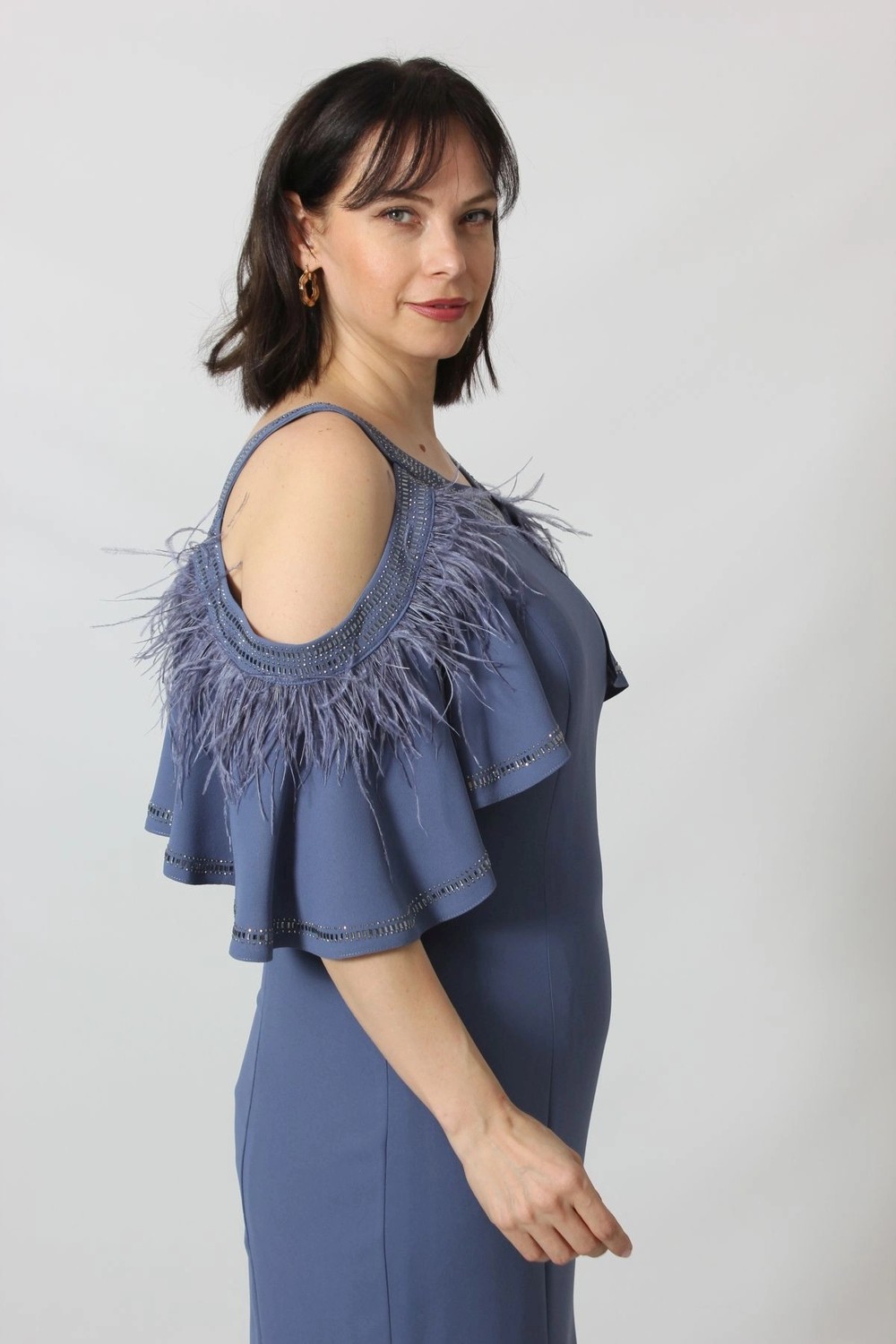 Moda Berray 1926 Omuz Dekolteli Tüy ve Taş Detaylı Indigo Uzun Abiye Elbise görsel 2