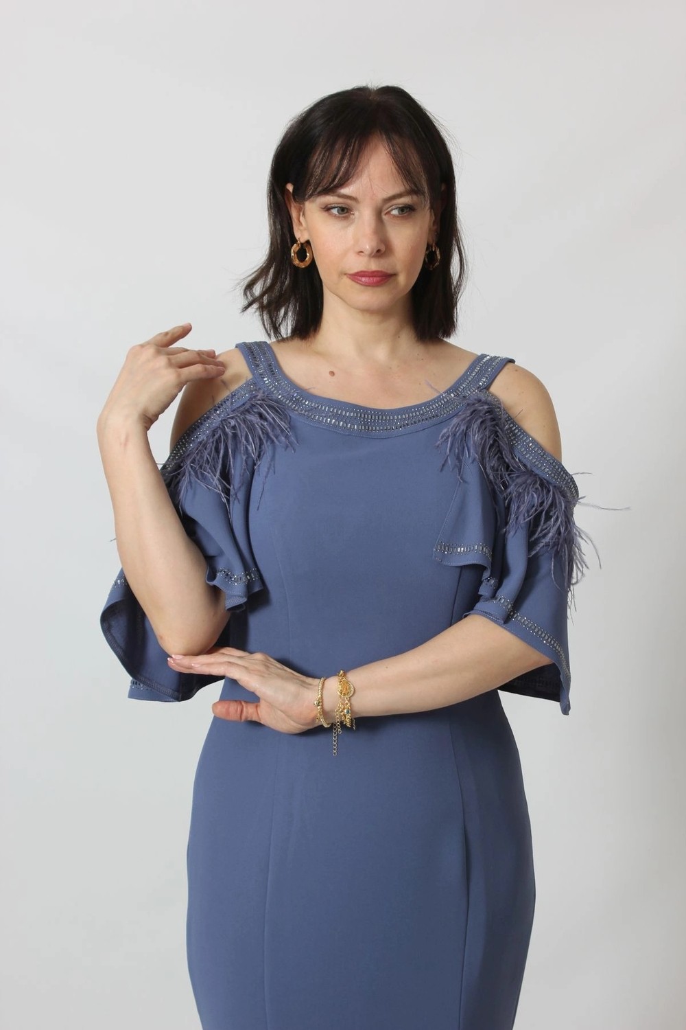 Moda Berray 1926 Omuz Dekolteli Tüy ve Taş Detaylı Indigo Uzun Abiye Elbise görsel 4