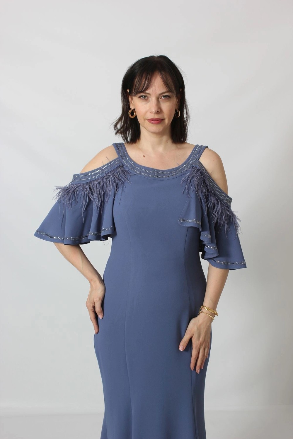 Moda Berray 1926 Omuz Dekolteli Tüy ve Taş Detaylı Indigo Uzun Abiye Elbise görsel 5
