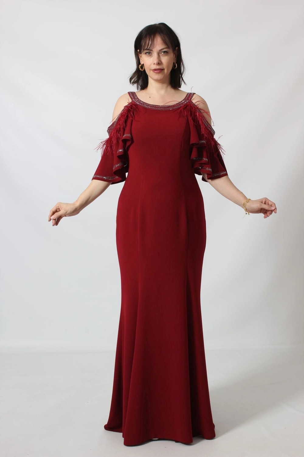 Moda Berray 1926 Omuz Dekolteli Tüy ve Taş Detaylı Bordo Uzun Abiye Elbise görsel 5
