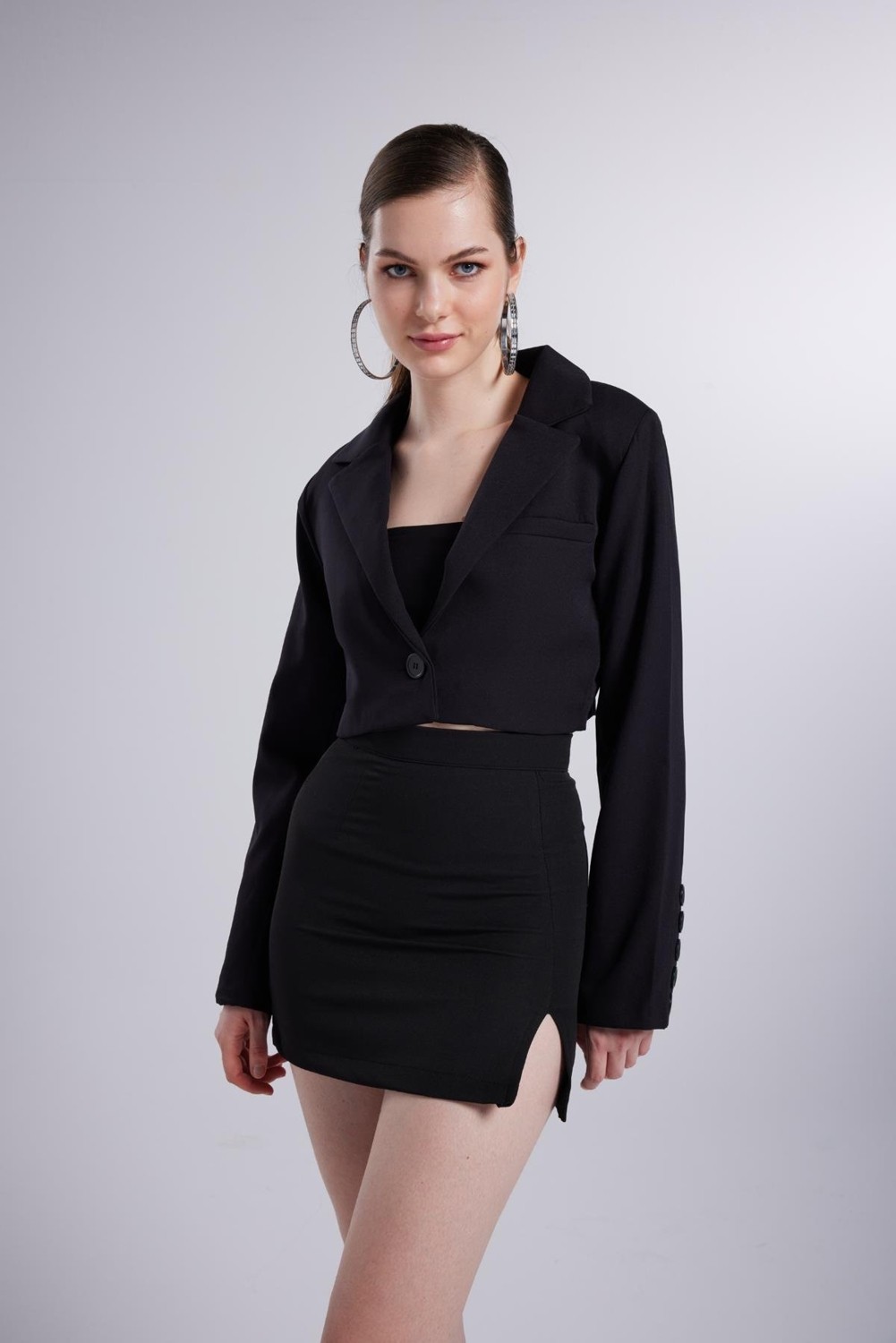 Holly Lolly Kadın Vatkalı Atlas Kumaş Crop Model Panky Ceket Siyah Şık Tasarım Özellikleri görsel 3