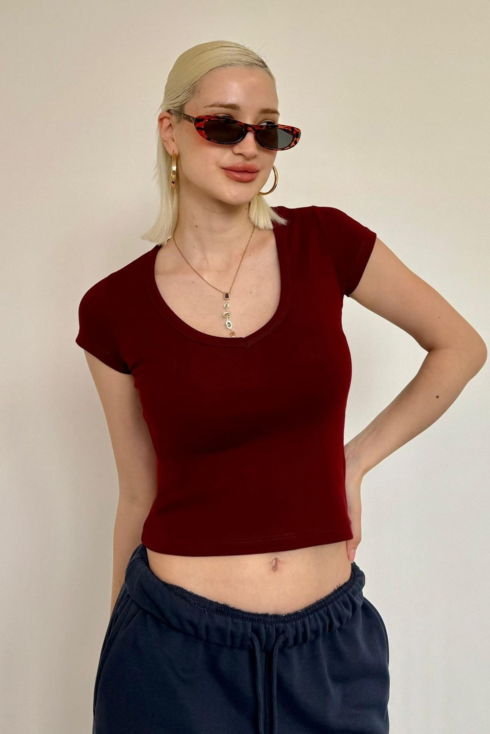 Madmext Siyah V Yaka Basic Kadın Tişört MG2450 görsel 6