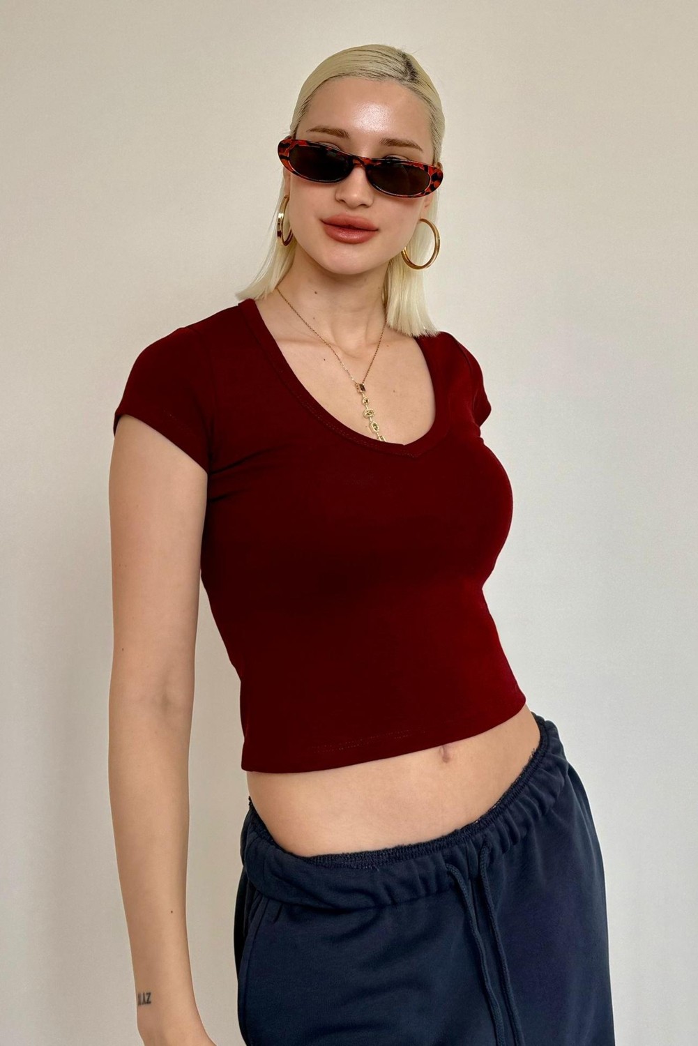 Madmext Siyah V Yaka Basic Kadın Tişört MG2450 görsel 8