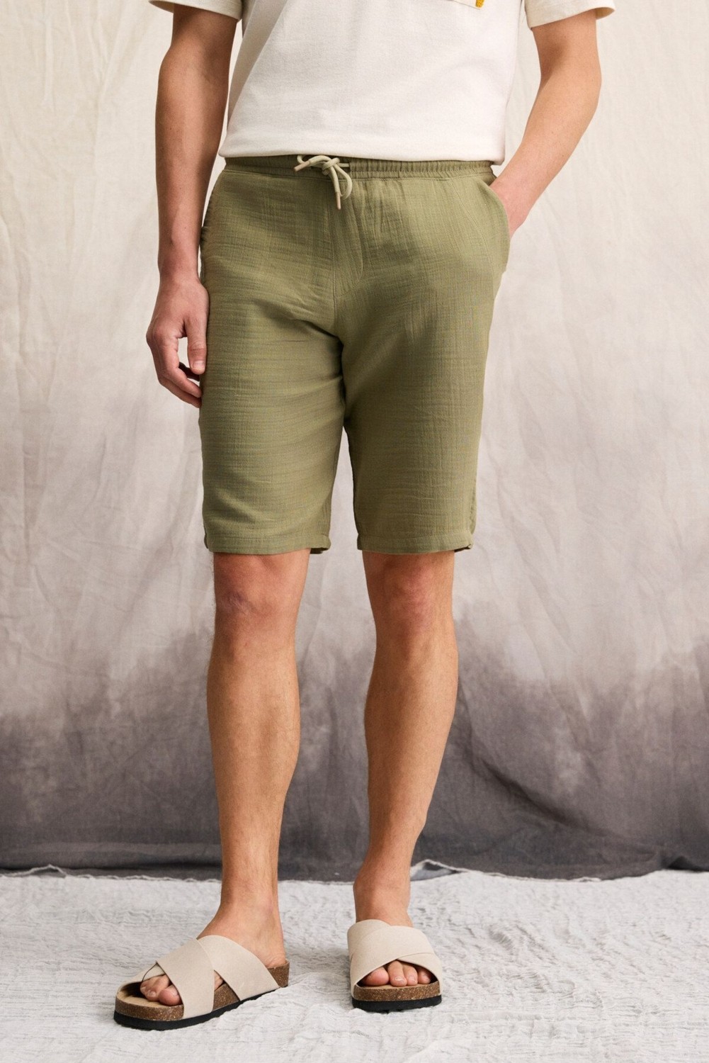 Grimelange Jens Erkek %100 Pamuk Müslin Kumaş Yanları Cepli Slim Fit Dar Kesim Haki Şort görsel 2