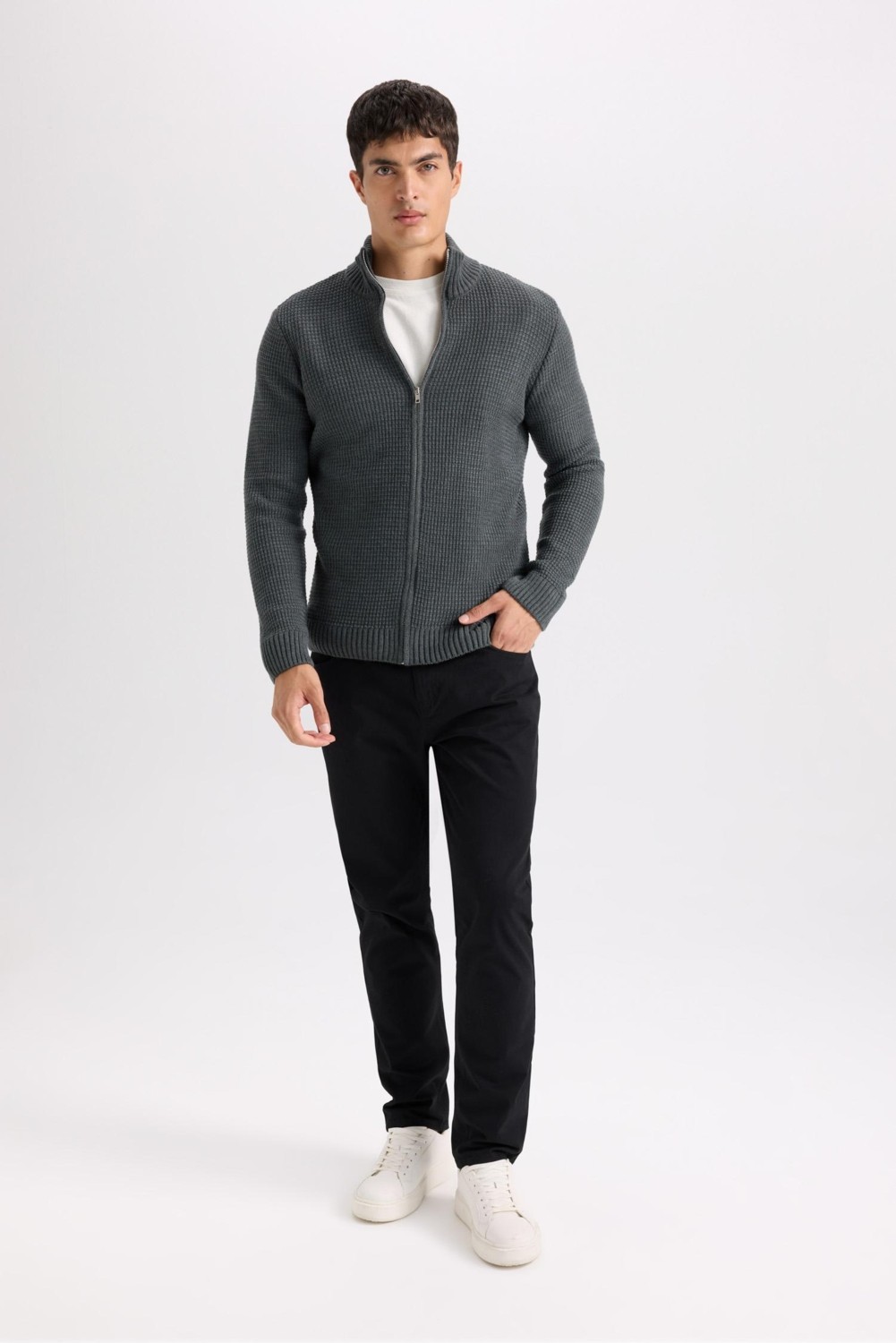 DeFacto Slim Fit Pantolon B2089AX25SP
