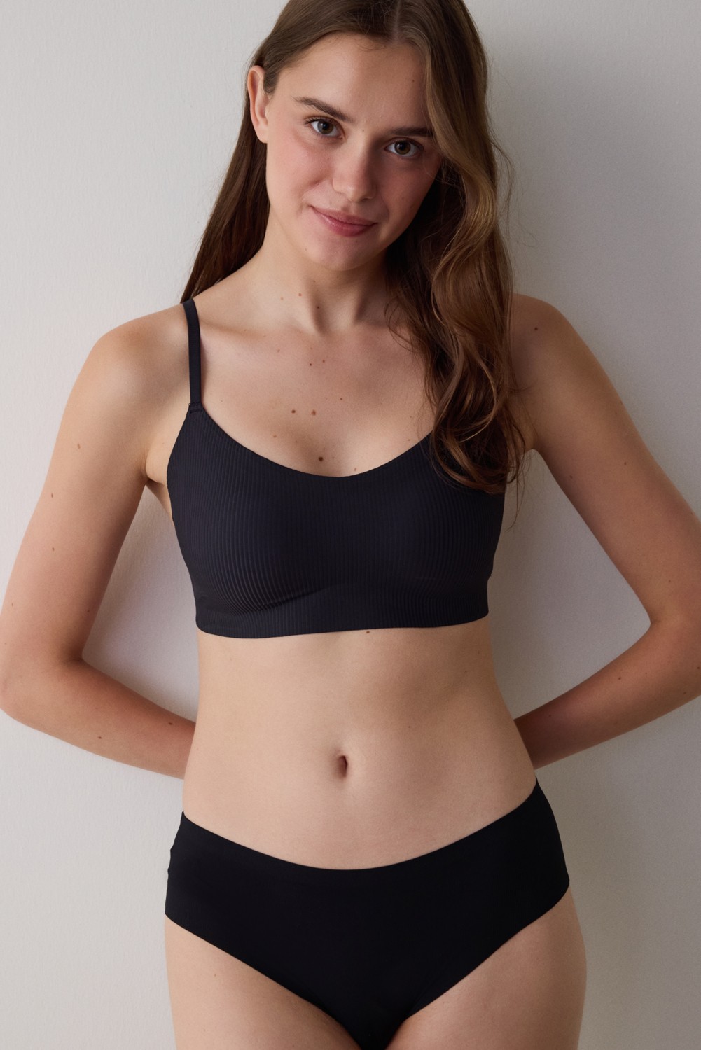 Penti İz Bırakmaz Siyah Fit Dikişsiz Balensiz Push Up Sütyen görsel 2