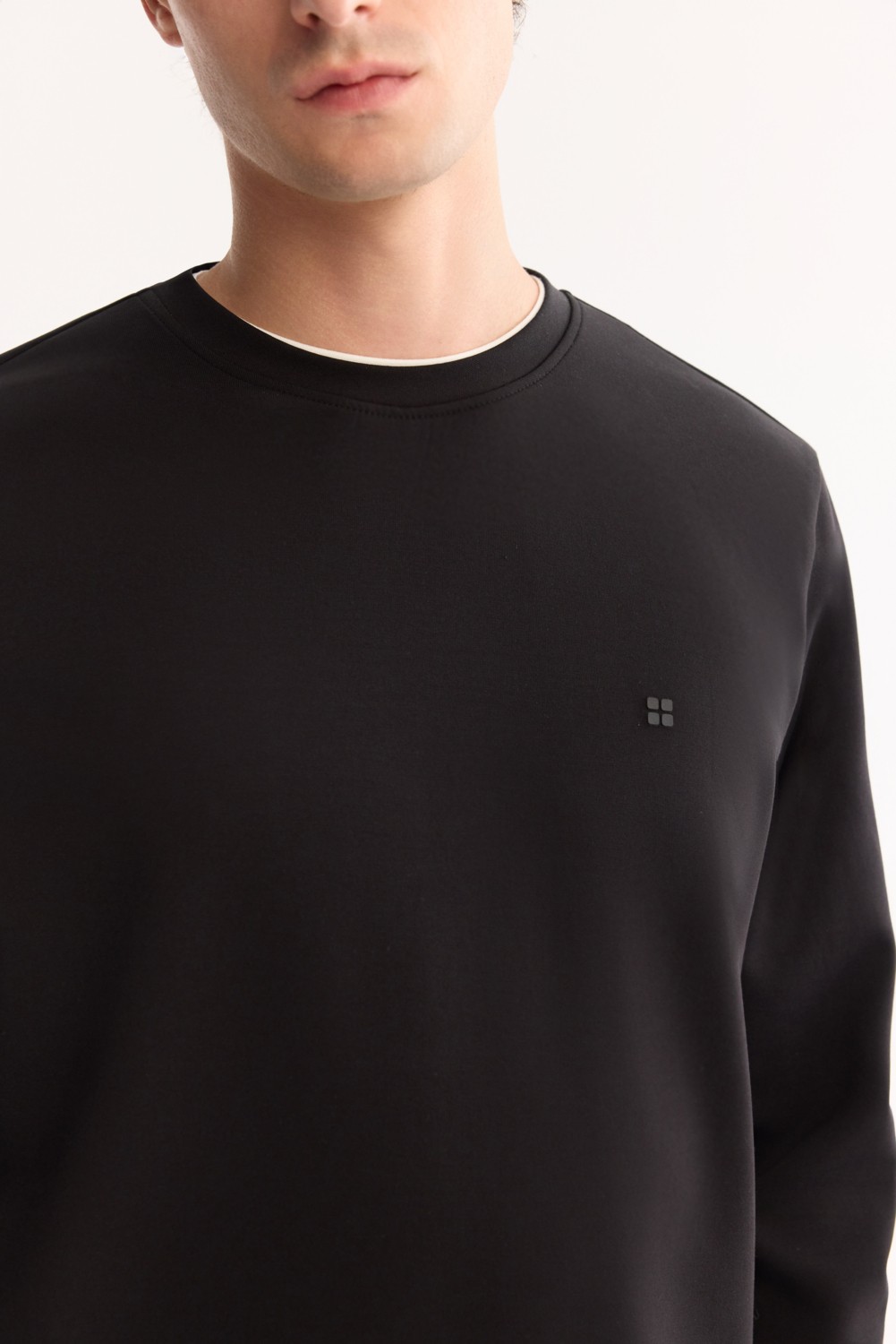 AVVA Erkek Siyah Bisiklet Yaka Pamuklu Bi-Stretch Regular Fit Sweatshirt A52Y1272 görsel 5
