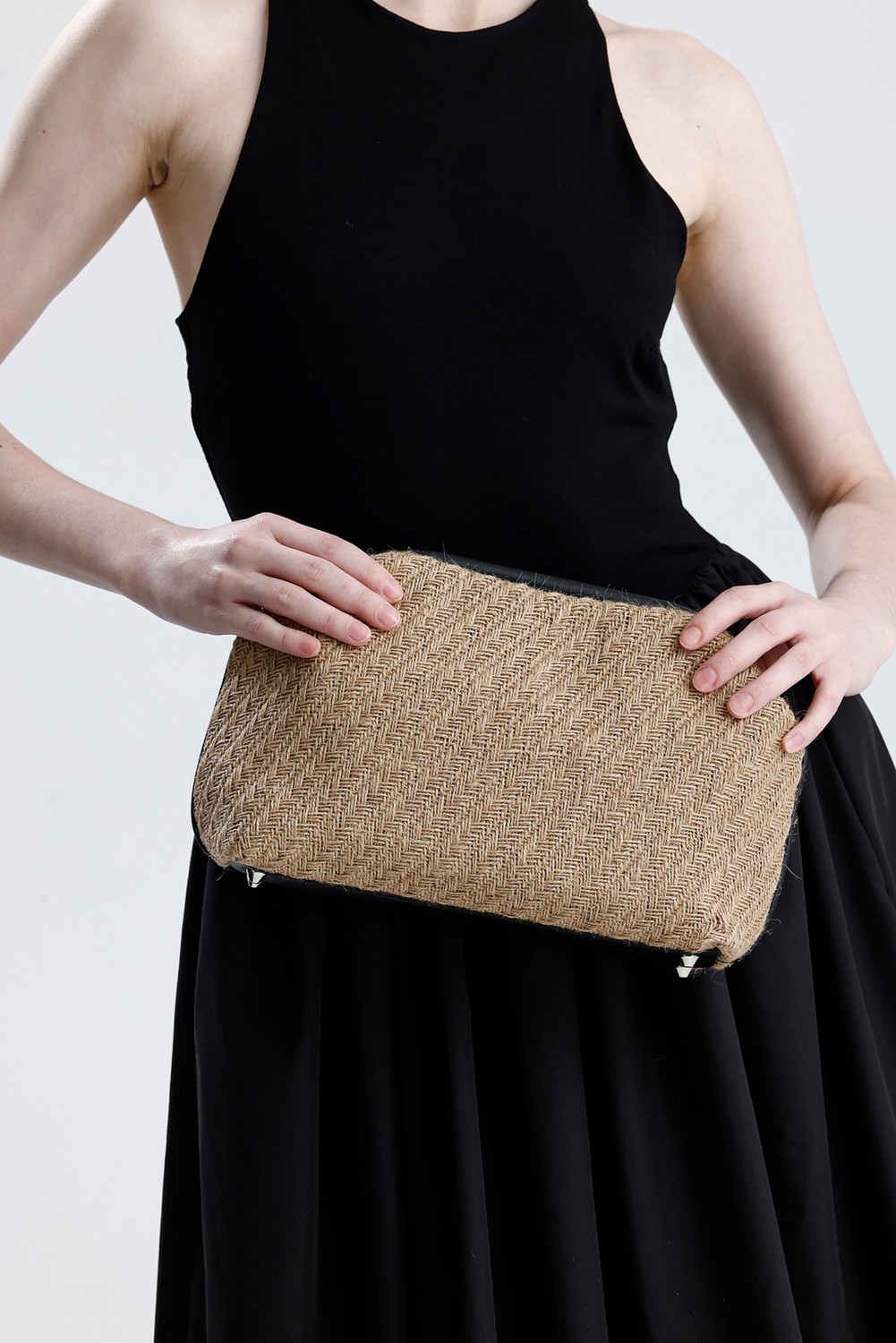 Heybes Kadın Siyah Deri Detaylı Balık Sırtı Örgü Jüt Clutch El Çantası görsel 6
