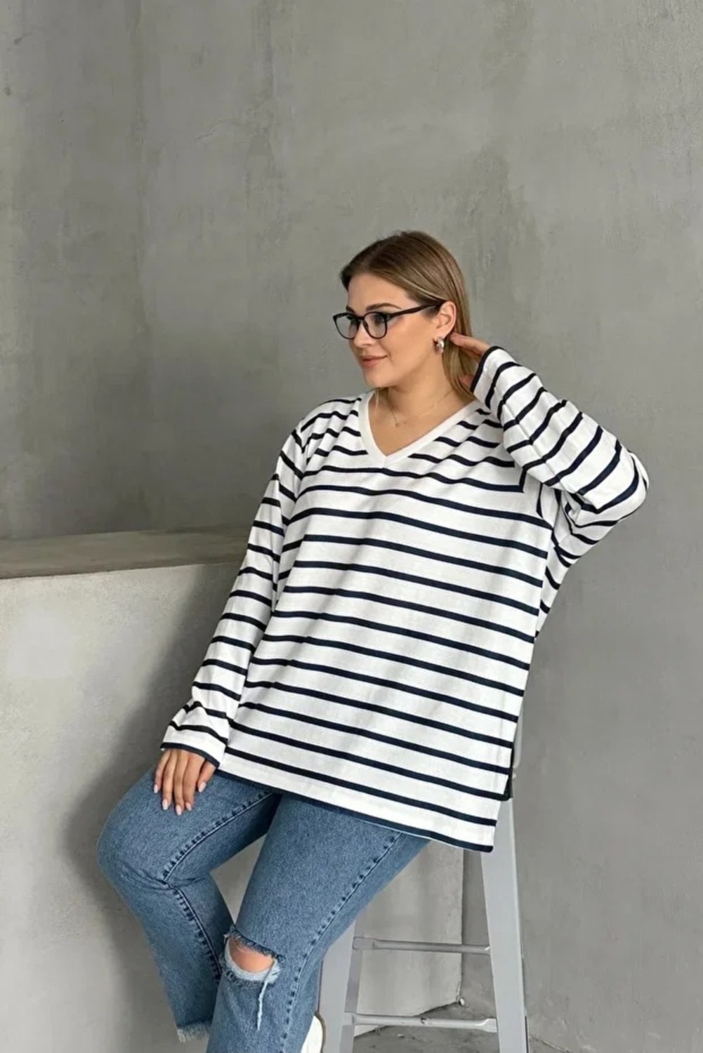 Mamayaga Kadın V Yaka Büyük Beden Oversize Kalıp Geniş Tunik Boy Yırtmaçlı Çizgili Uzun Kol Curve Yumoş Bluz görsel 7