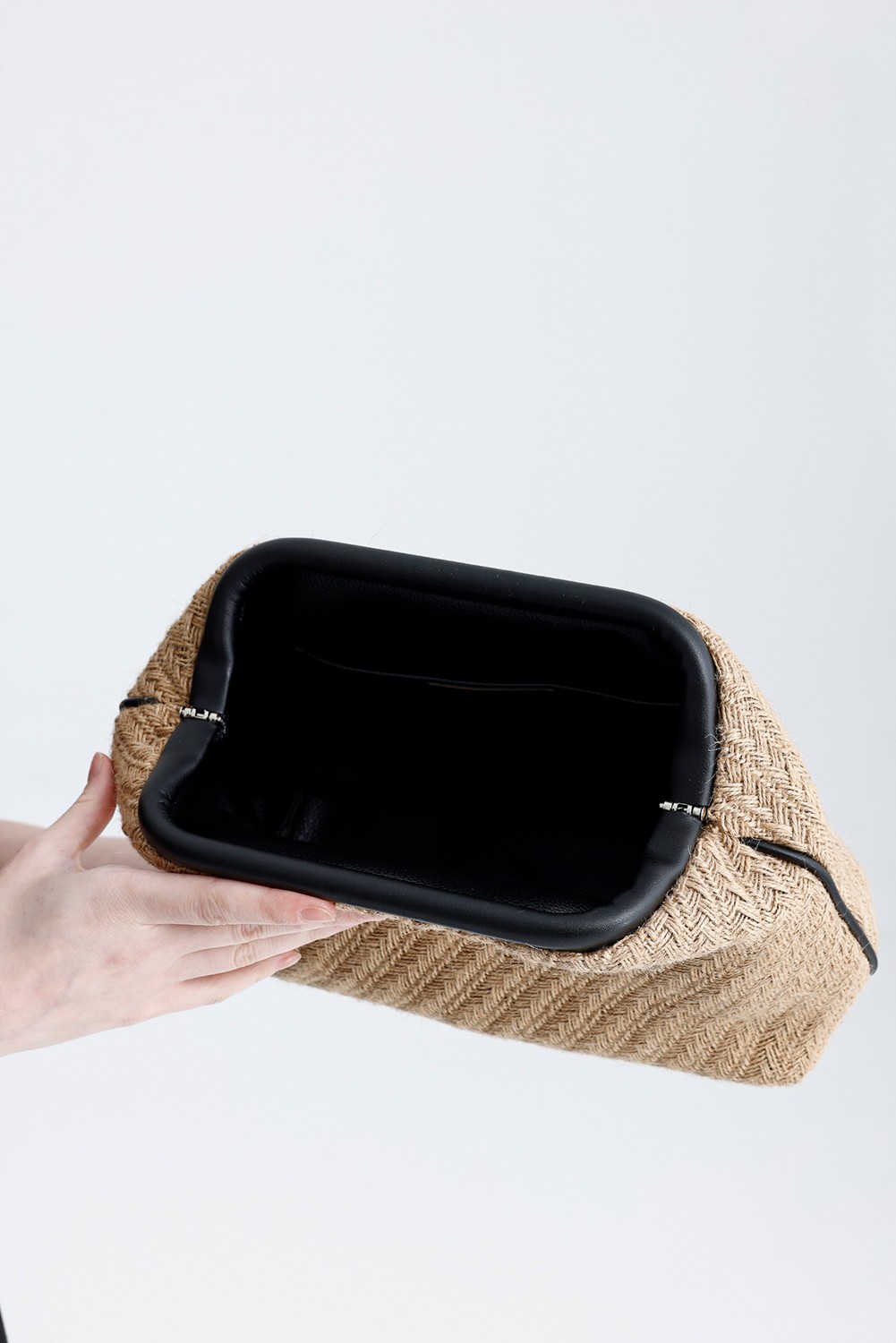 Heybes Kadın Siyah Deri Detaylı Balık Sırtı Örgü Jüt Clutch El Çantası görsel 8