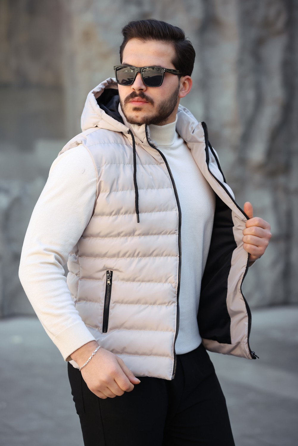 Mero Life Erkek Standart Fit Çıkarılır Kapüşonlu Cepli Fermuarlı Şişme Yelek görsel 3