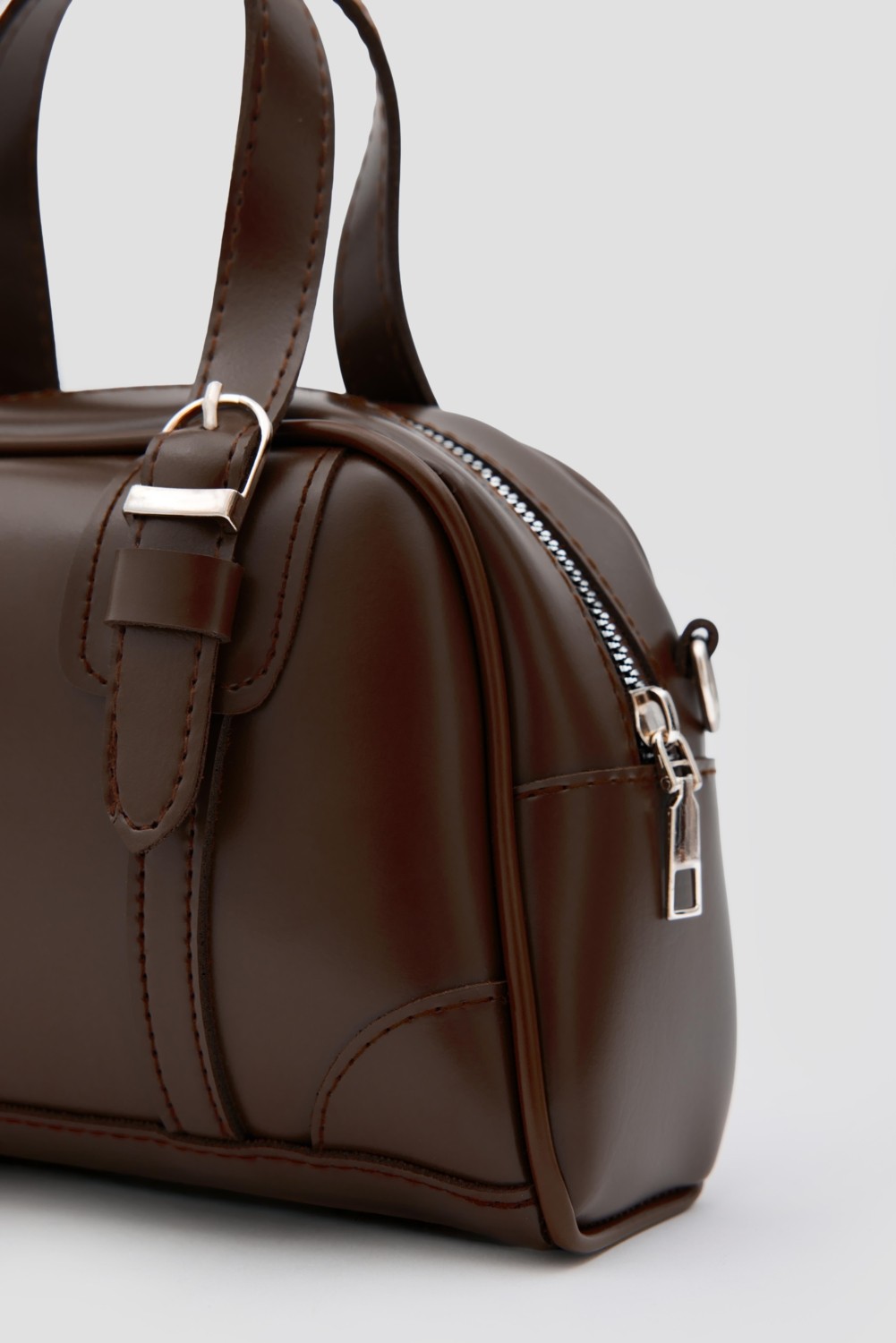 Shule Bags Peggy Oval Çapraz Çanta Krem Metal Aksesuar ile Şık Tasarım Kadınlar İçin Günlük Kullanım görsel 7