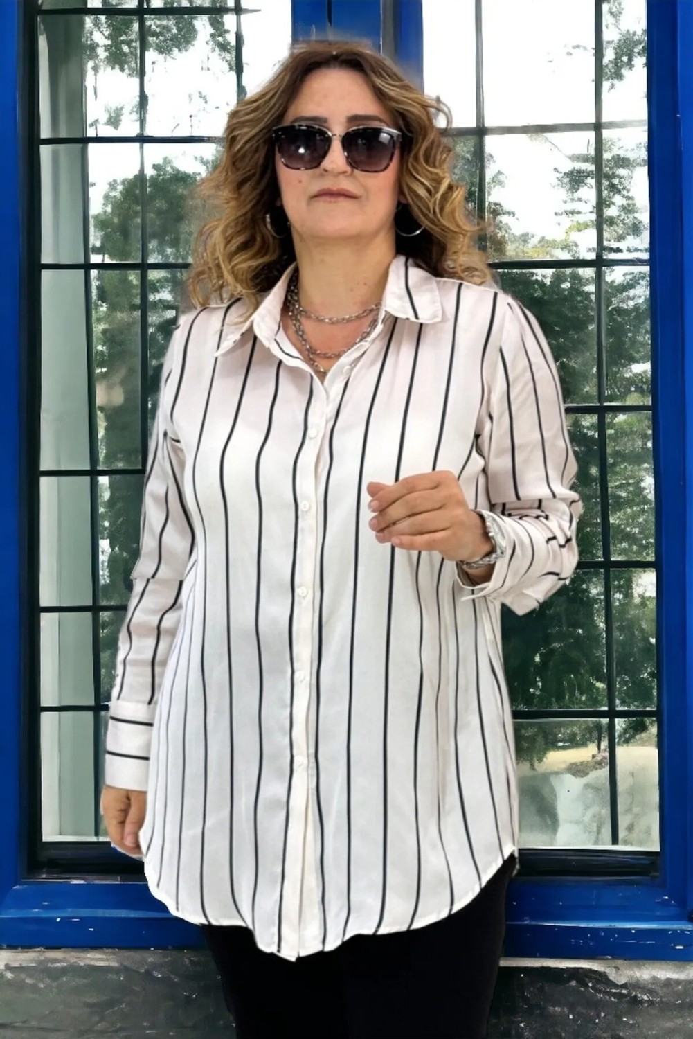Yagmur Beren YAĞMURBEREN Yagmur Beren Geniş Manşet Kol Dikine Lacivert Çizgili Büyük Beden Saten Gömlek görsel 3