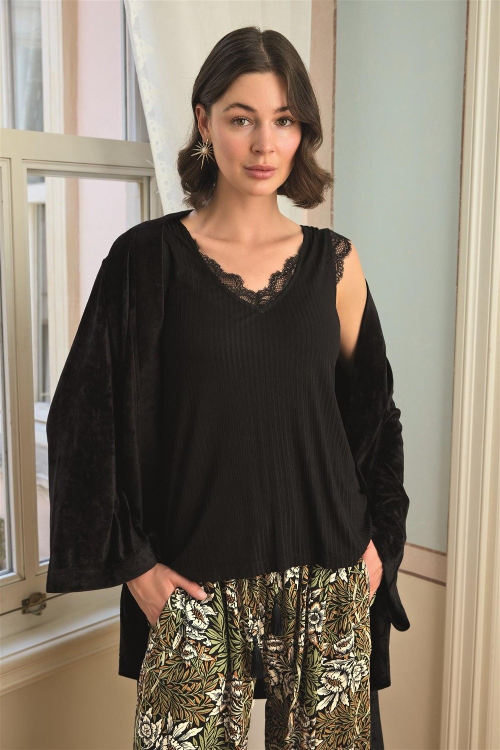 Nemere Angel Çiçek Yaprak ve Etnik Desenli Dantelli 3'lü Pijama Takımı görsel 4