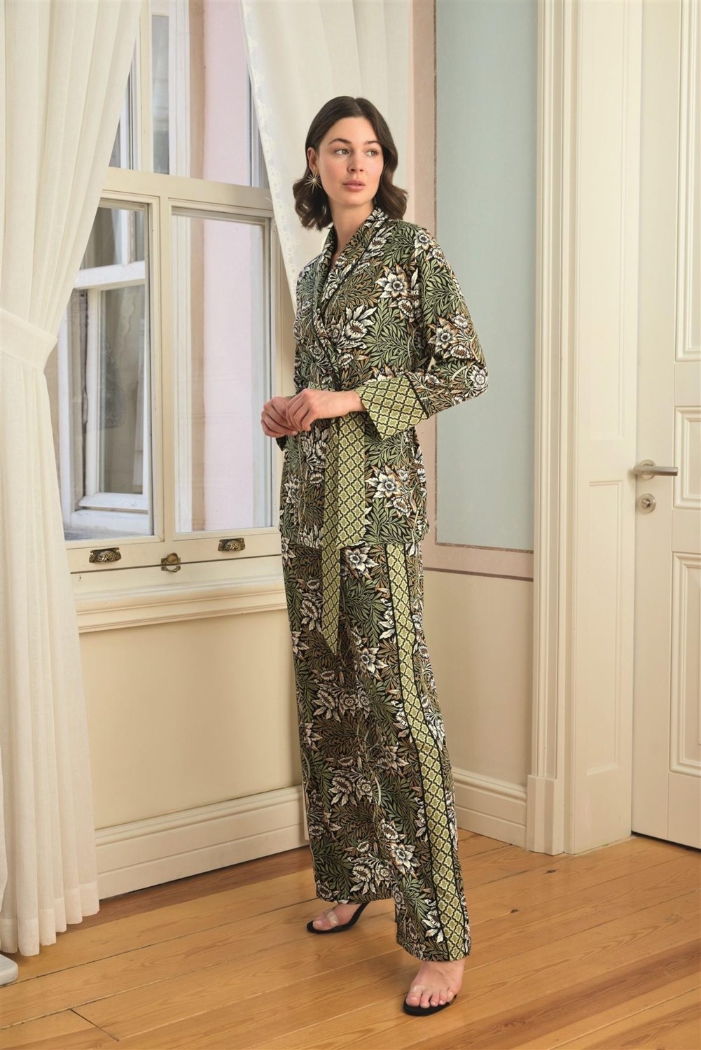 Nemere Angel Çiçek Yaprak ve Etnik Desenli Pijama Takımı