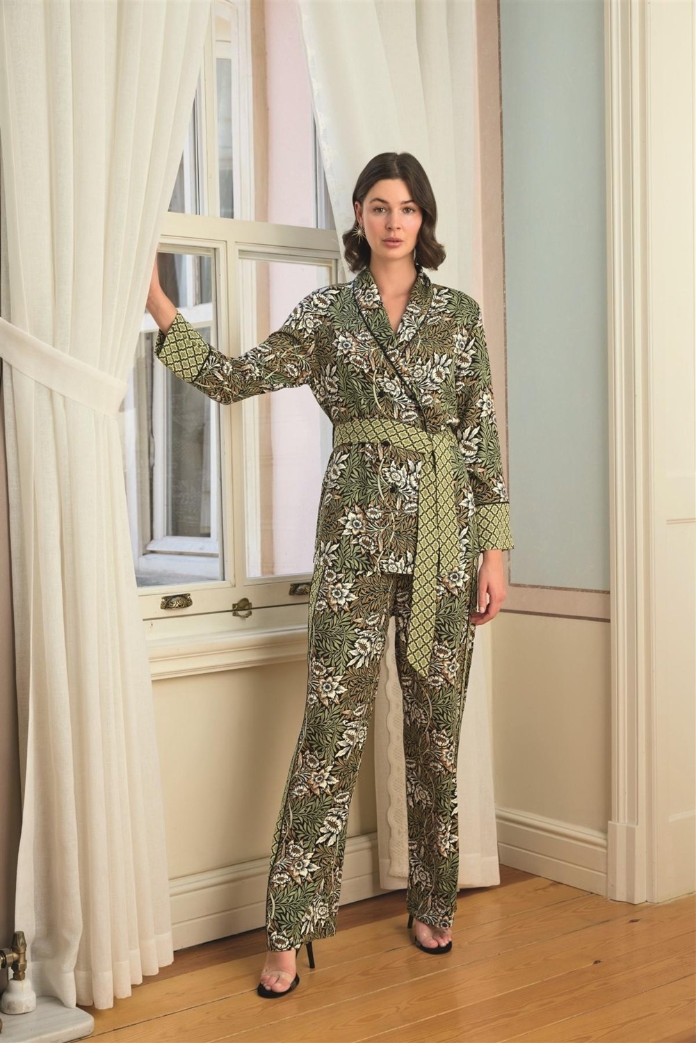 Nemere Angel Çiçek Yaprak ve Etnik Desenli Pijama Takımı görsel 4