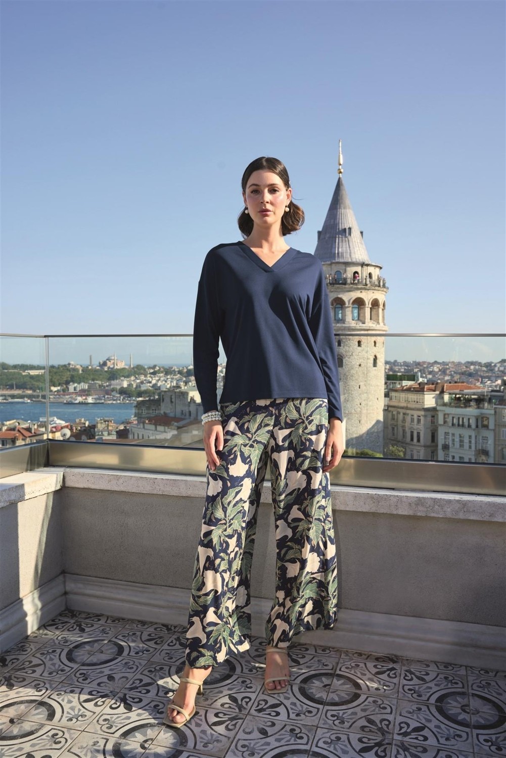 Nemere Angel Yaprak Desenli Uzun Kollu V Yaka Pijama Takımı
