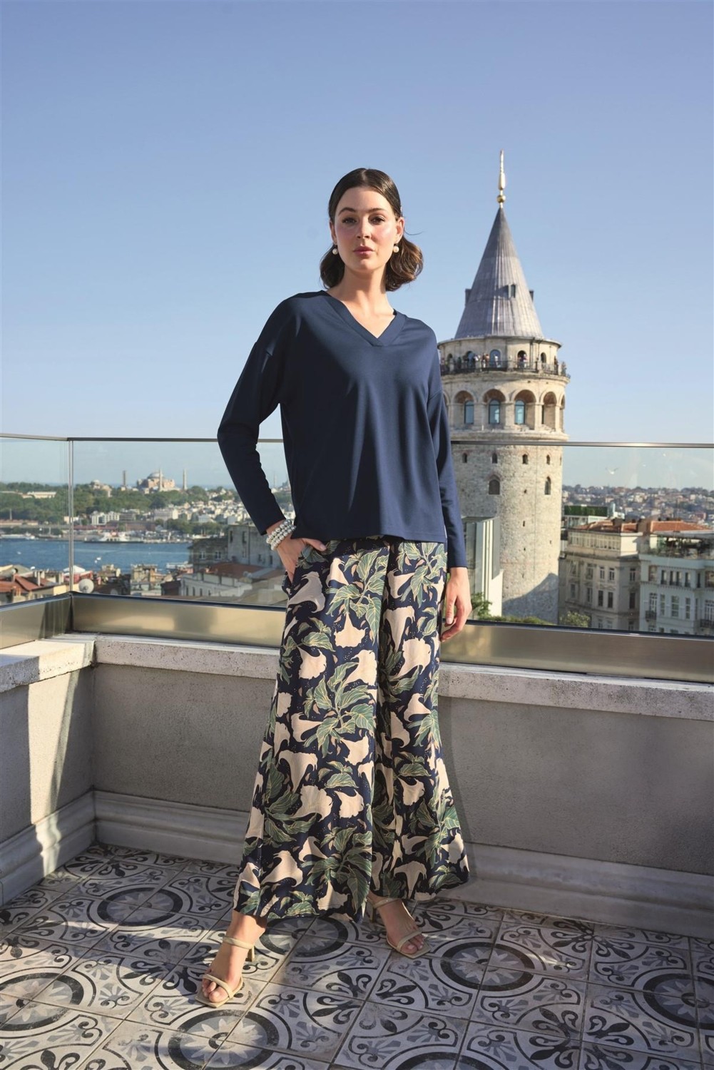 Nemere Angel Yaprak Desenli Uzun Kollu V Yaka Pijama Takımı görsel 2