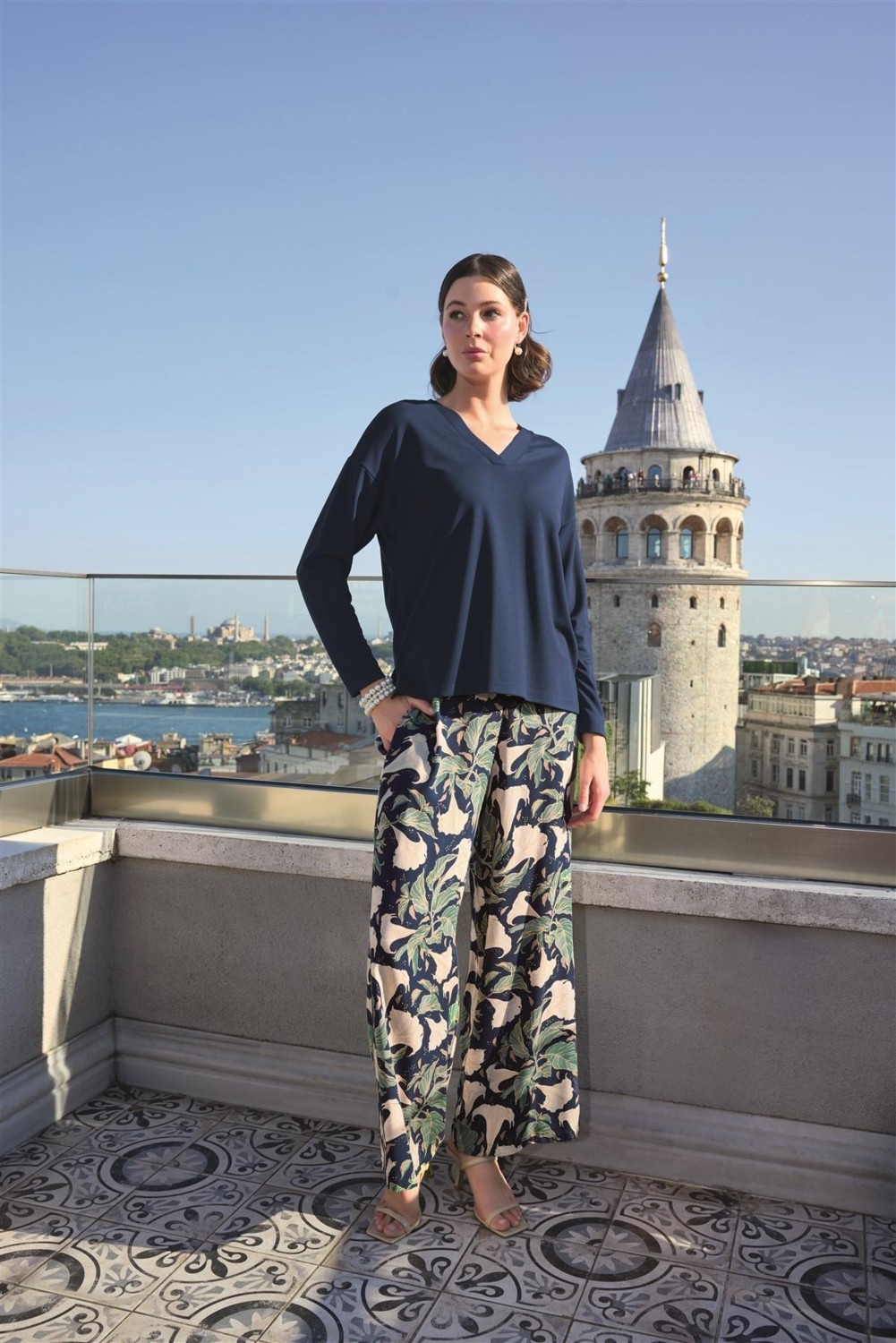 Nemere Angel Yaprak Desenli Uzun Kollu V Yaka Pijama Takımı görsel 4