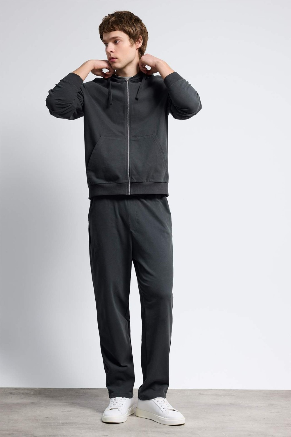 DeFacto Ultra Yumuşak %100 Pamuk Relax Fit Fermuarlı Sweatshirt F9812AX26SP görsel 2
