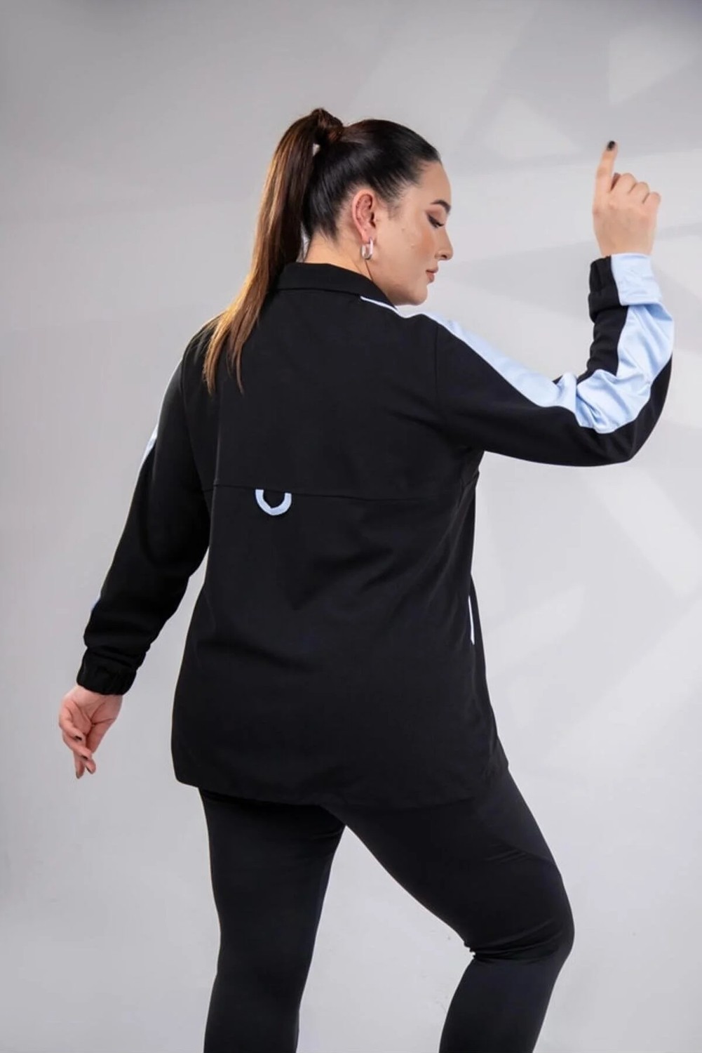 Roxxlen Büyük Beden Kadın Fermuarlı Saten Garnili Sweat Mavi görsel 4