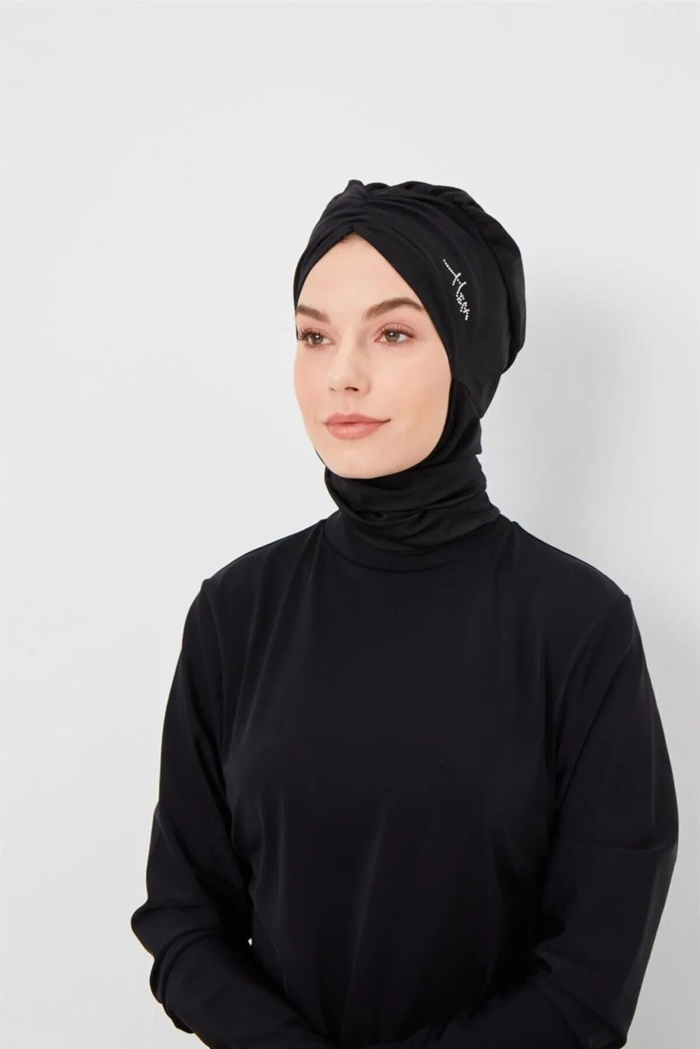 Haşema İmzalı Siyah Büzgülü Deniz Bonesi %100 Polyester Kumaş Özelliği ile Kadınlar İçin Rahat Kullanım görsel 2