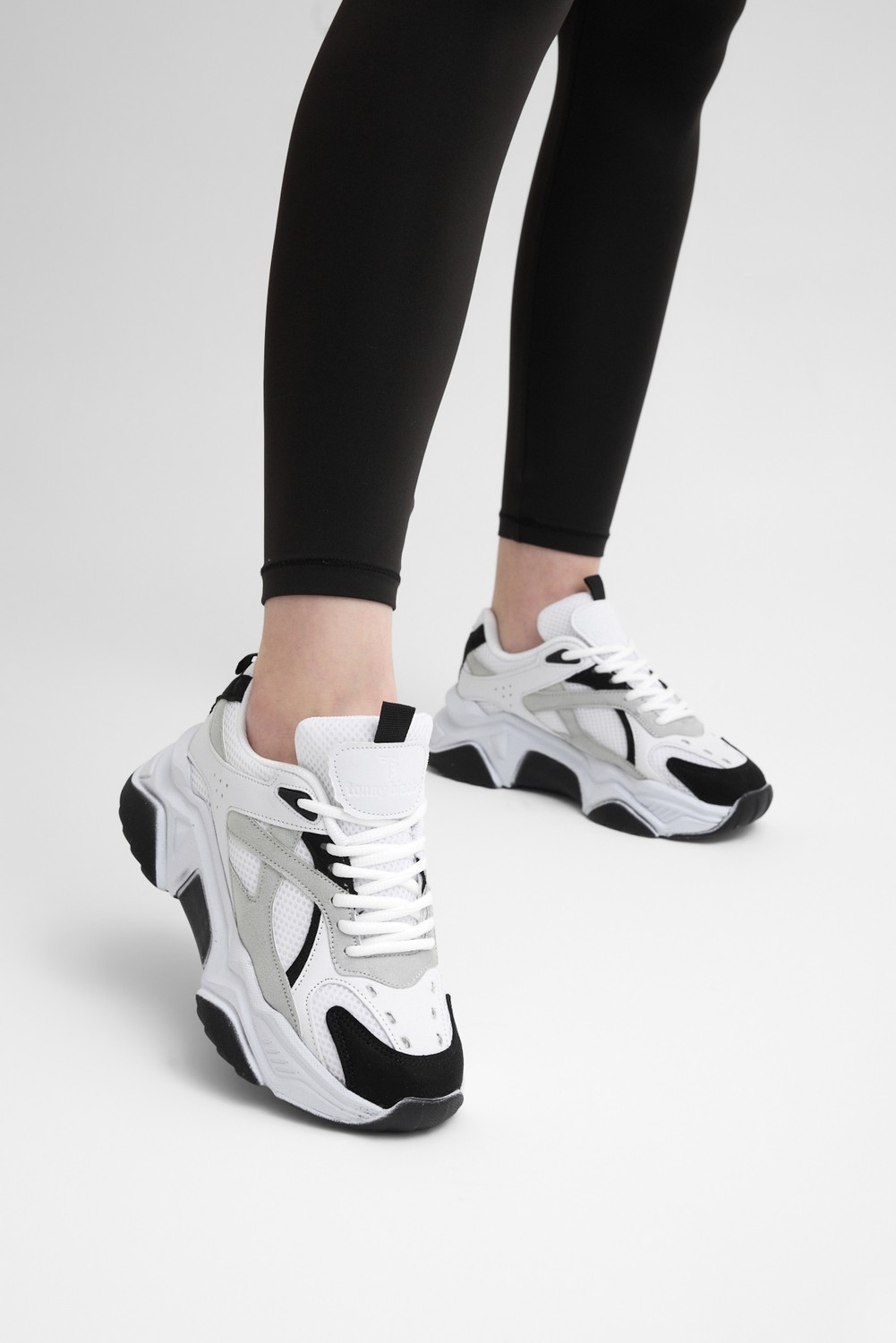 Tonny Black Kadın Beyaz Rahat Kalıp Poli Taban Bağcıklı Sneaker