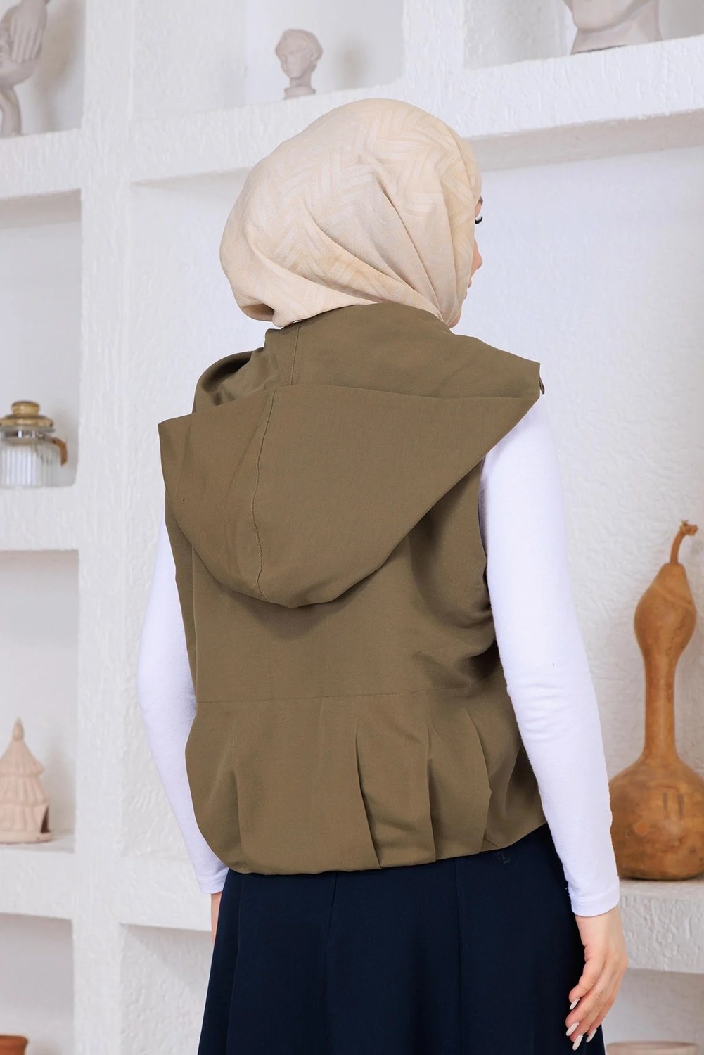 Esma Gündoğdu Pile Detaylı Yelek Haki görsel 3