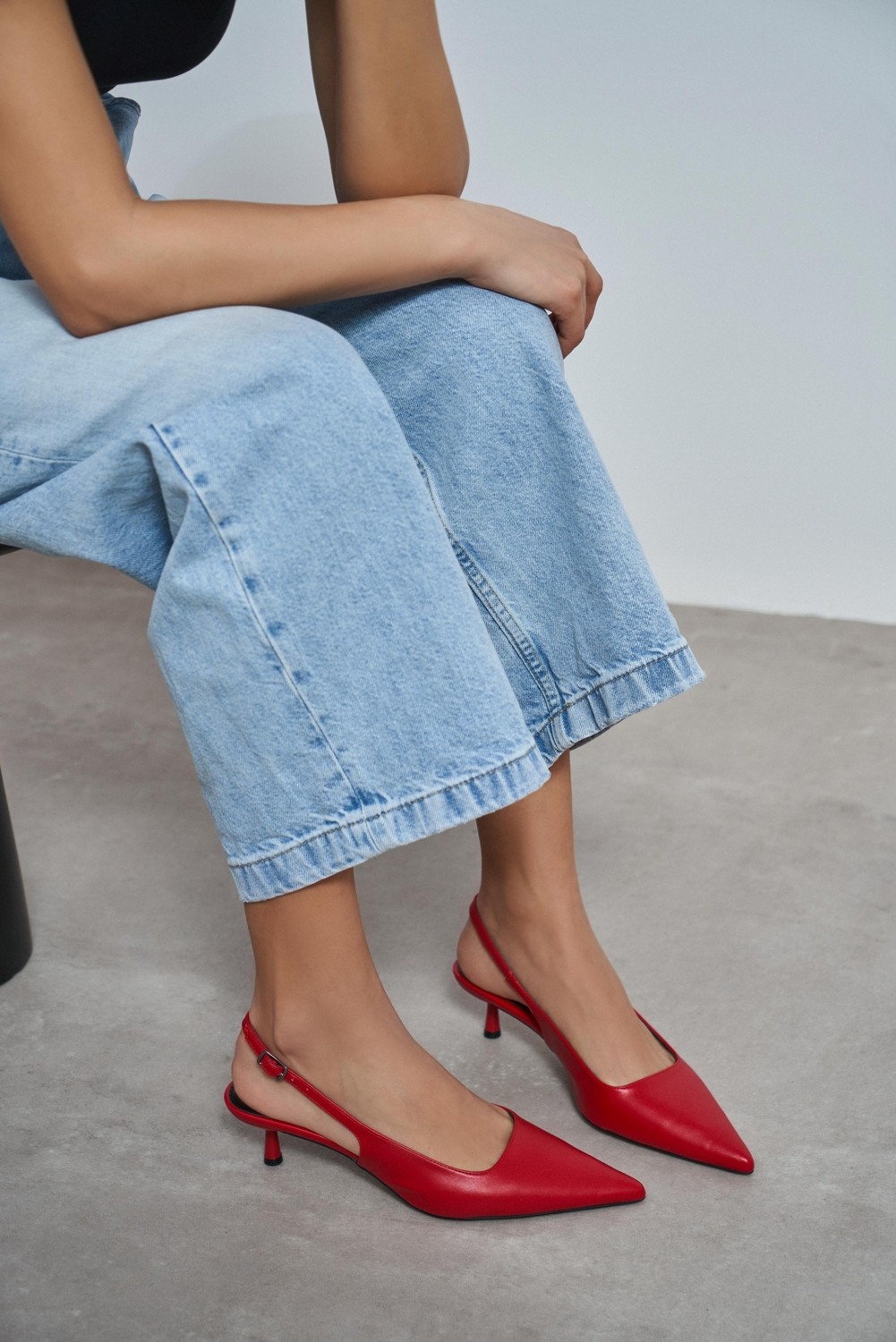 Nişantaşı Shoes Dipsy Siyah Mat Toka Detay Sivri Burun Kadın Topuklu Ayakkabı