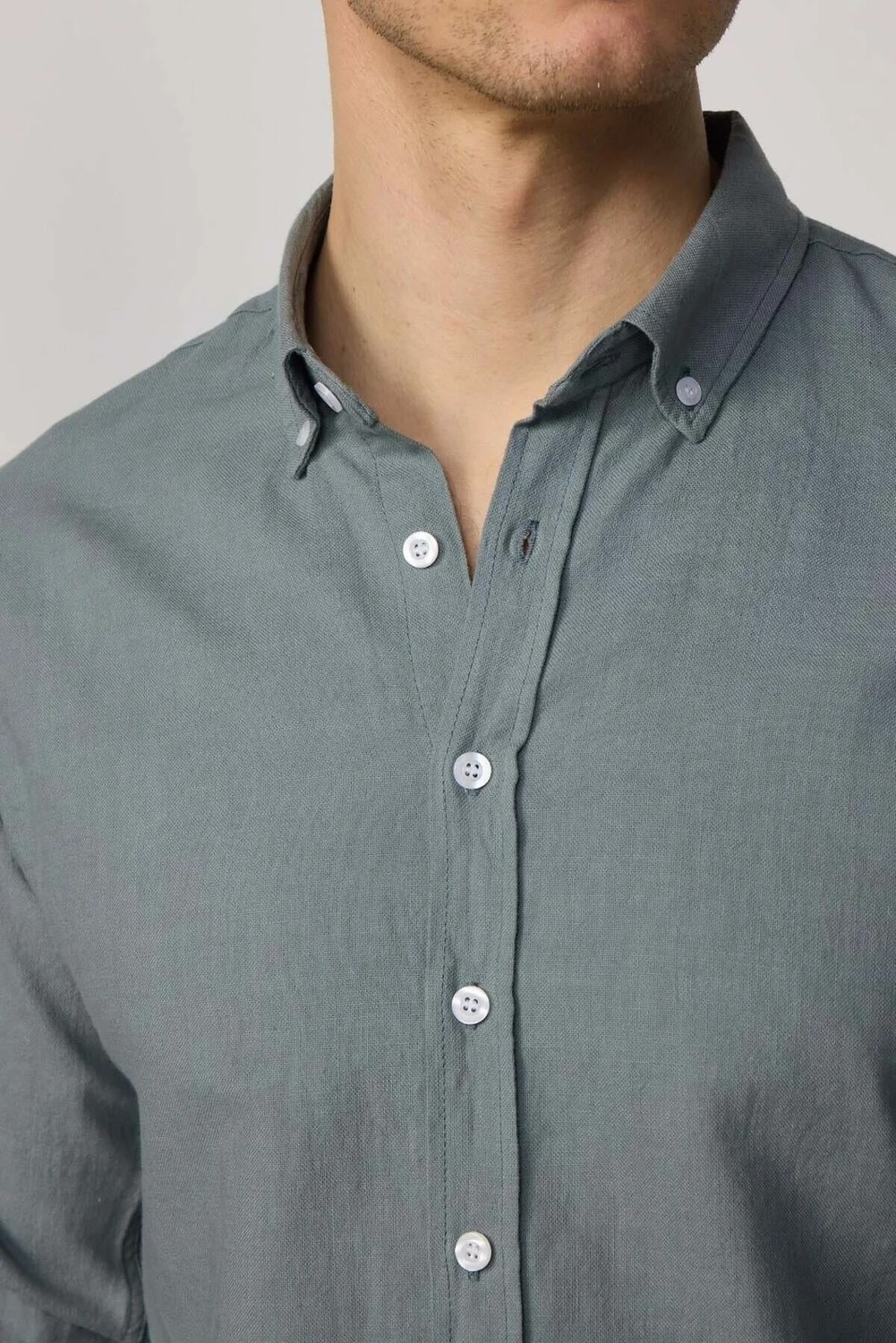 Tudors Erkek Slim Fit Dar Kesim %100 Pamuk Keten Doku Düğmeli Yaka Gri Gömlek görsel 4