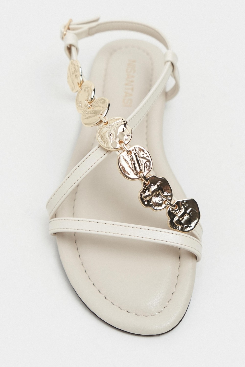 Nişantaşı Shoes Selene Bej Altın Aksesuar Detay Çapraz Bantlı Düz Taban Kadın Sandalet görsel 4
