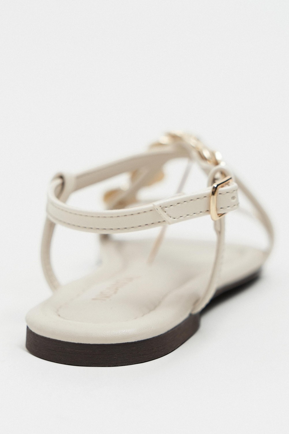 Nişantaşı Shoes Selene Bej Altın Aksesuar Detay Çapraz Bantlı Düz Taban Kadın Sandalet görsel 5