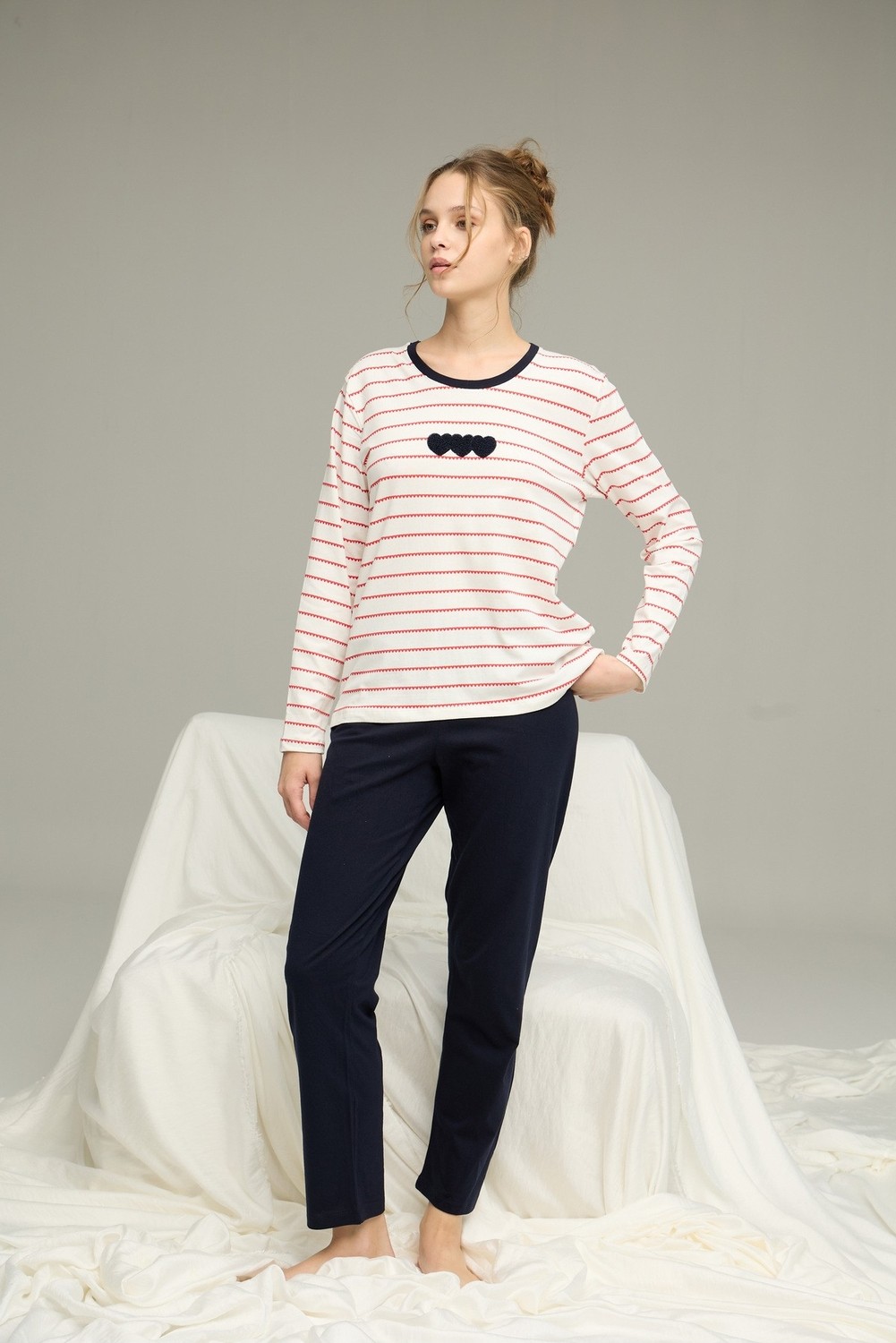 Siyah İnci Kırmızı Beyaz Kalp Desenli Pamuklu Bisiklet Yaka Örme Pijama TAKIM25241122 görsel 3