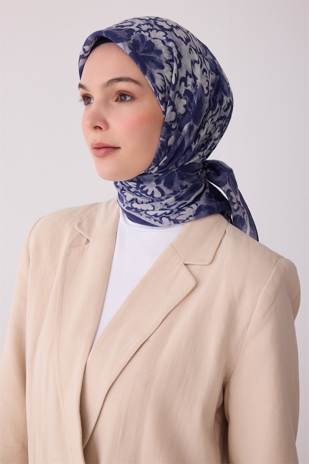 Belli Fresh Çiçek Desen Lacivert Gri Rozy Eşarp 3335 - 33 görsel 2