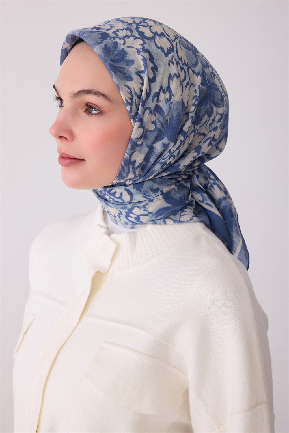 Belli Fresh Çiçek Desen Mavi Bej Rozy Eşarp 3335 - 02 görsel 2