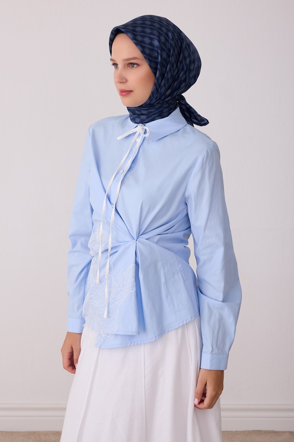 Belli Lacivert Geometrik Desen %100 Twill Ipek Eşarp 4425-90 görsel 2