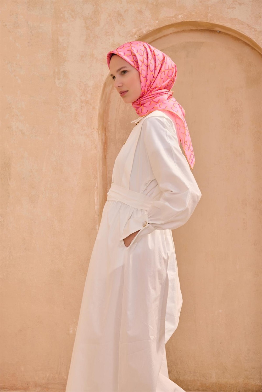 Belli Pembe Monogram Desen %100 Twill Ipek Eşarp 4102 - 39