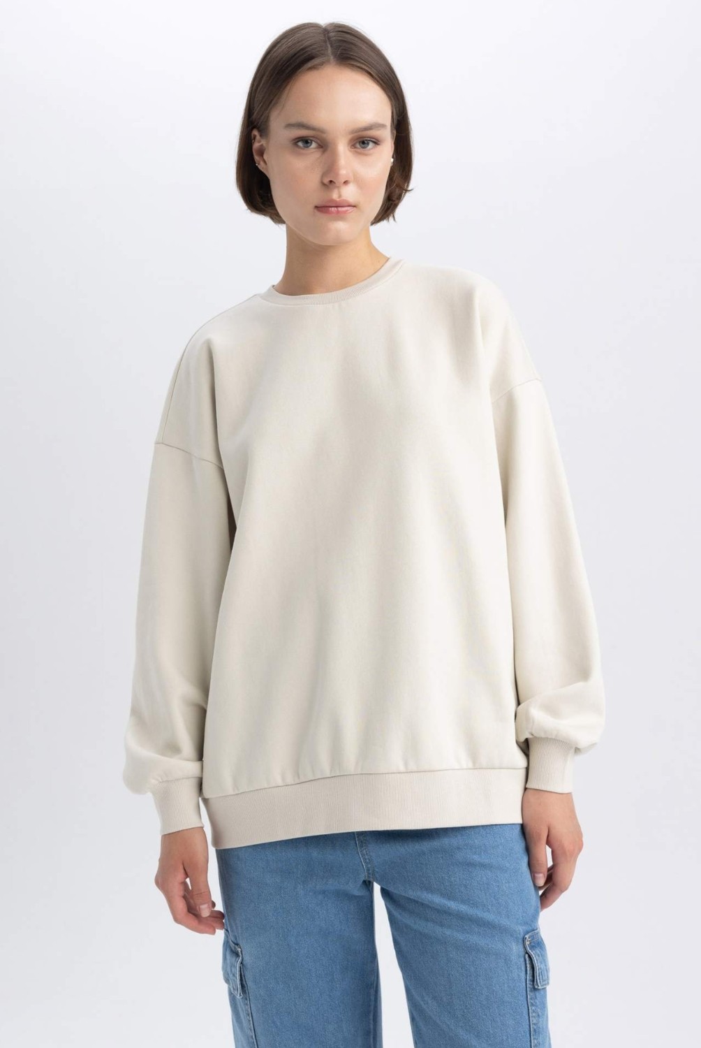 DeFacto Kadın Oversize Fit Ekru Renk Bisiklet Yaka Kalın Basic Sweatshirt Uzun Kol görsel 3