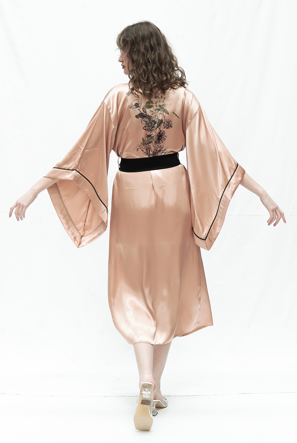Mita Concept Gold Yarasa Kol Saten Kimono görsel 2