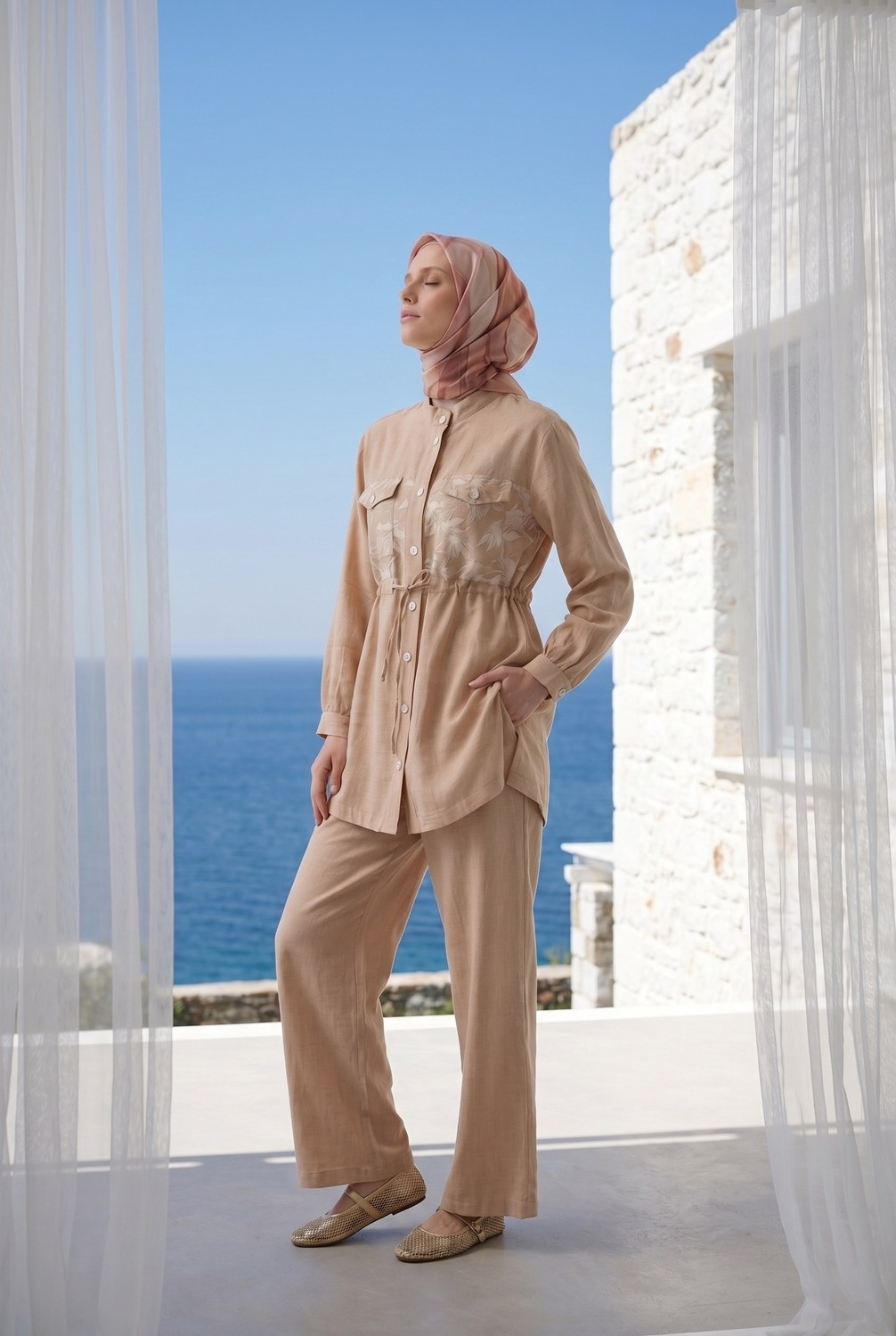 Armine Trend Çiçek Desenli Beli Büzgülü Tunik ve Geniş Paça Pantolonlu Takım Bej 26YT6156