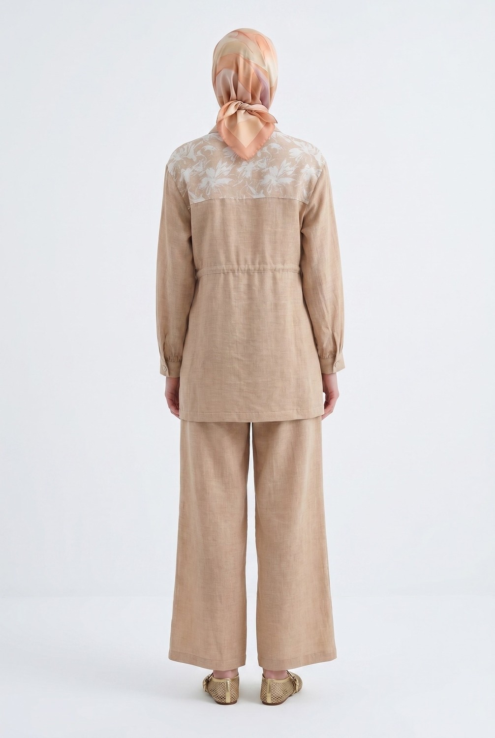 Armine Trend Çiçek Desenli Beli Büzgülü Tunik ve Geniş Paça Pantolonlu Takım Bej 26YT6156 görsel 5