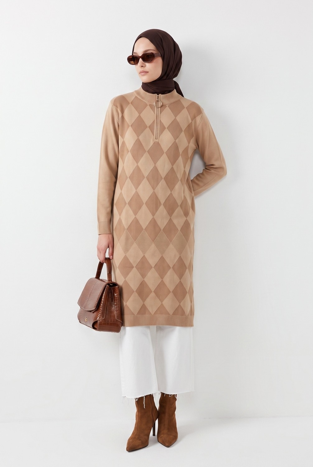 Armine Trend Baklava Desenli Fermuar Yaka Uzun Triko Tunik Latte 25KTD4112