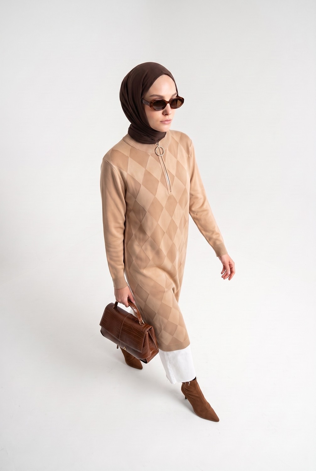 Armine Trend Baklava Desenli Fermuar Yaka Uzun Triko Tunik Latte 25KTD4112 görsel 3