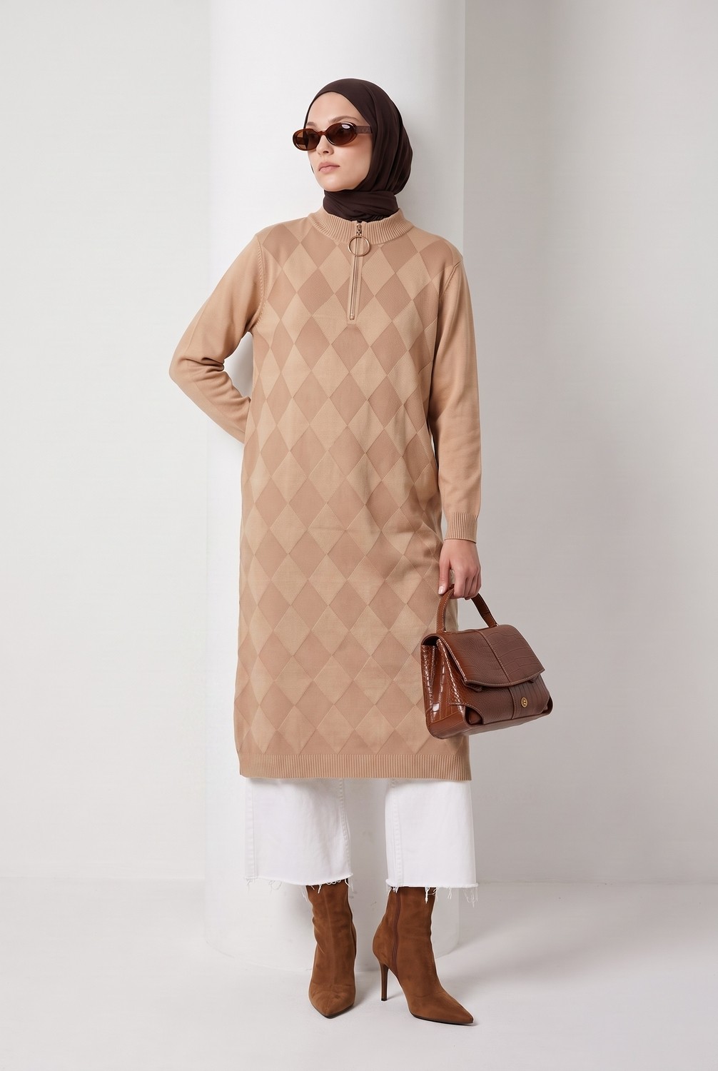 Armine Trend Baklava Desenli Fermuar Yaka Uzun Triko Tunik Latte 25KTD4112 görsel 4