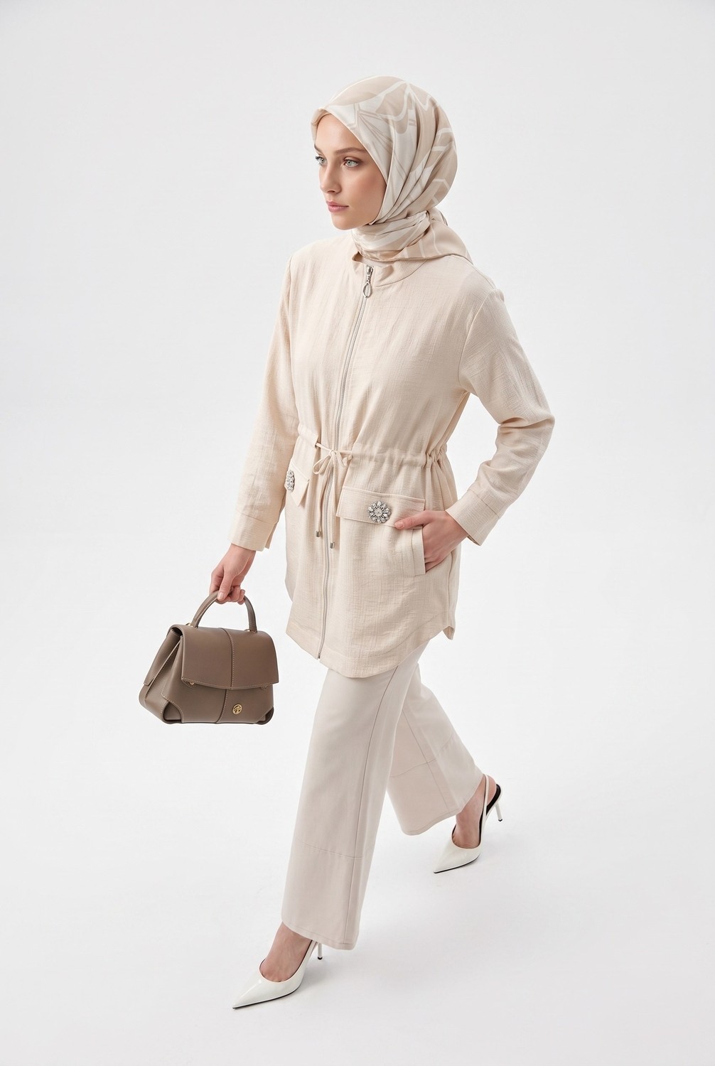 Armine Trend Doğal Kumaş Fermuarlı Beli Büzgülü Süs Cep Detaylı Tunik Bej 26YT424 görsel 3