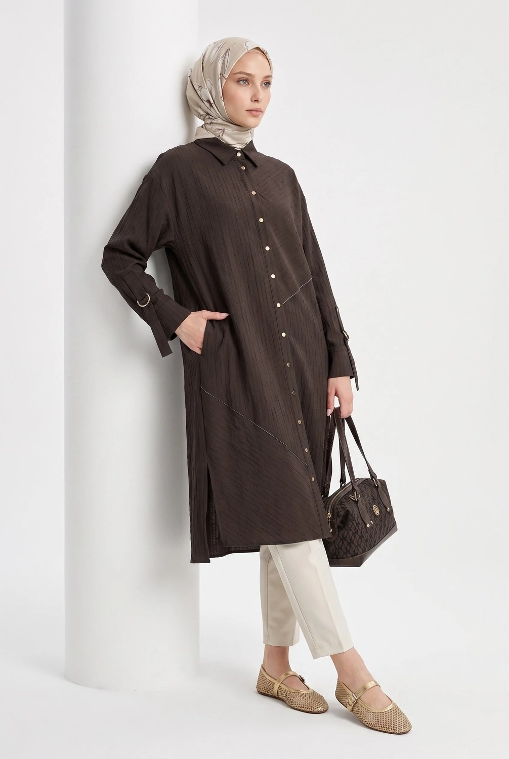 Armine Trend Doğal Kumaş Asimetrik Dikiş Detaylı Gömlek Yaka Tunik 118 cm Boy Kahverengi 26YT478 görsel 2